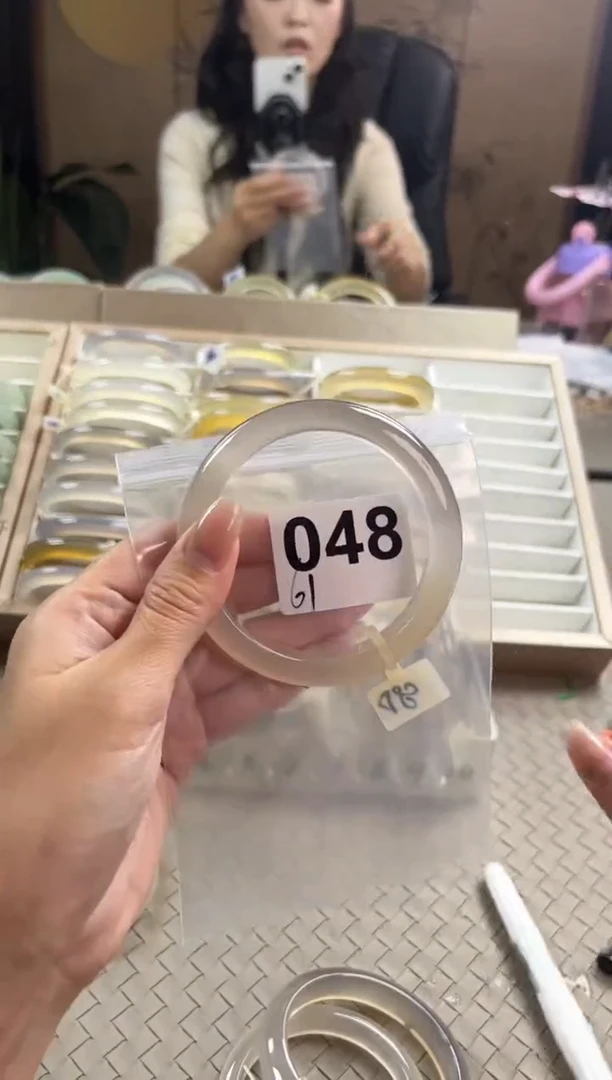 手镯玛瑙/玉髓未镶嵌卖****?048