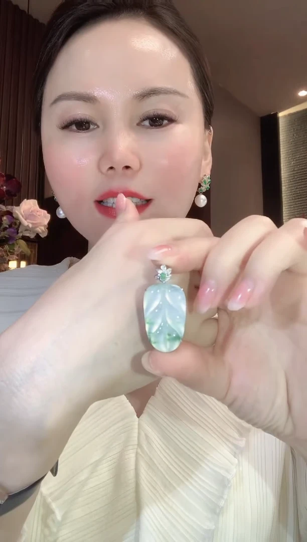 吊坠(不含链)18K金镶嵌翡翠A37