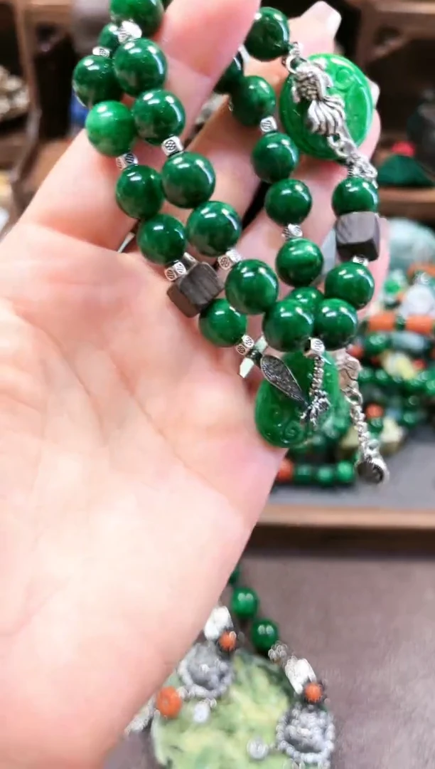 翡翠未镶嵌颈饰0000509