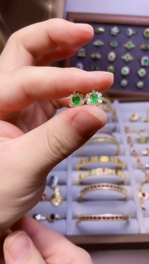 【闪购商品】祖母绿耳饰银S925镶嵌一对