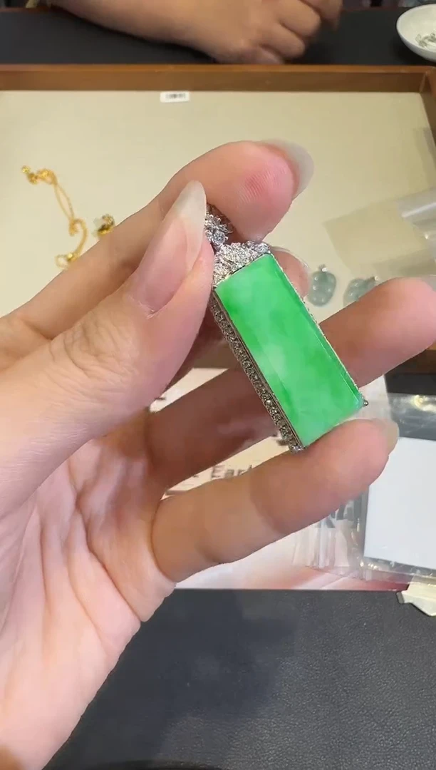 颈饰18K金镶嵌翡翠X1207-512-468