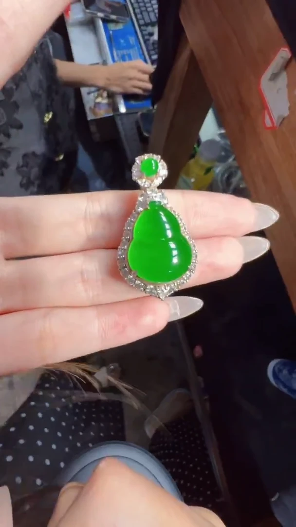 未镶嵌定制翡翠翡翠A货有轻微色差属于正常现象，葫芦多样性发货1