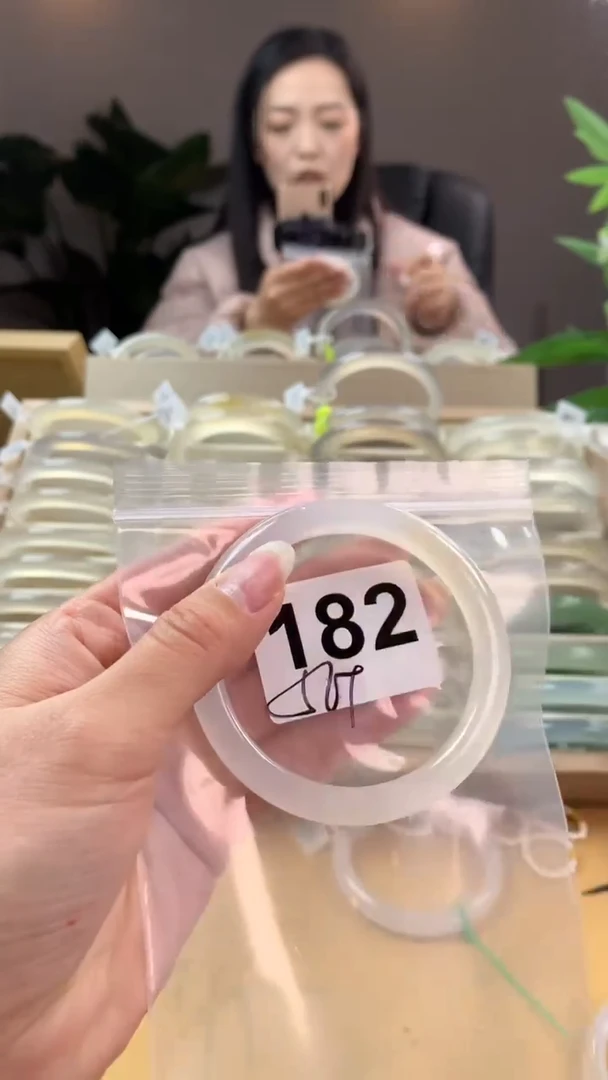 【闪购商品】玛瑙/玉髓手镯未镶嵌182