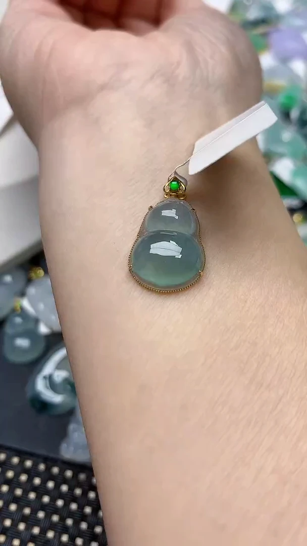颈饰18K金镶嵌翡翠天然缅甸A货翡翠
