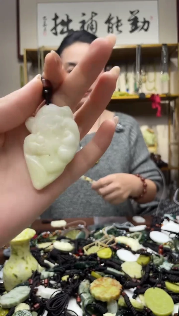 未镶嵌岫玉吊坠·