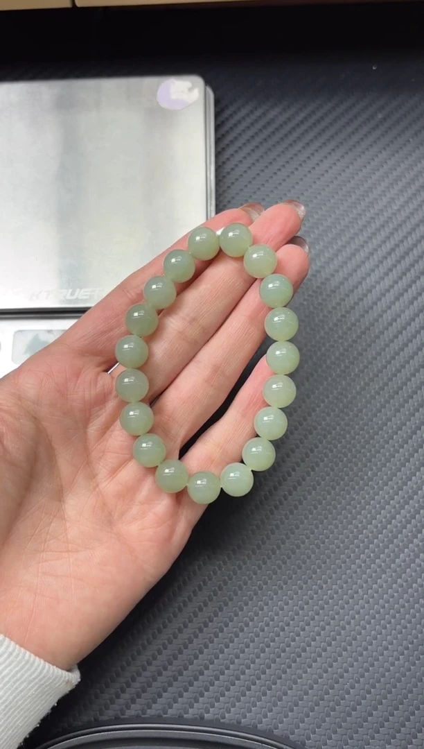 未镶嵌手串和田玉且末近矿微色差卡10Mm