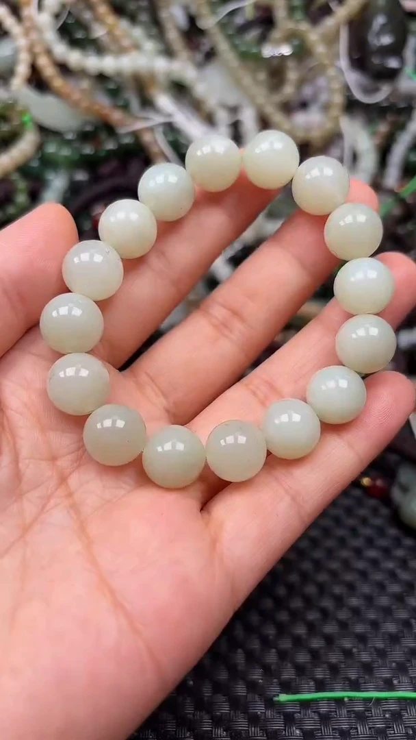 和田玉未镶嵌颈饰1