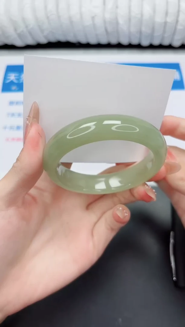 未镶嵌手镯石英质玉56-57.3DK