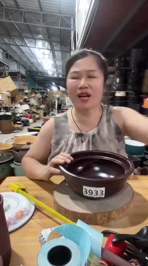 3933瑕疵咖色砂锅碗