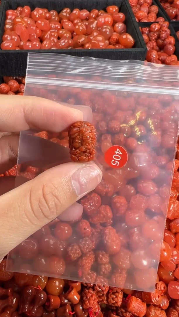 南红玛瑙未镶嵌颈饰1