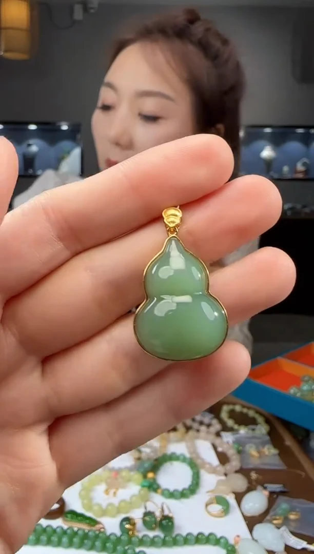 和田玉18K金镶嵌吊坠(不含链)1