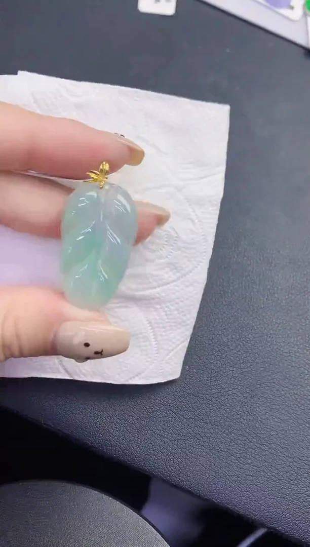 颈饰18K金镶嵌翡翠缅甸天然翡翠A货