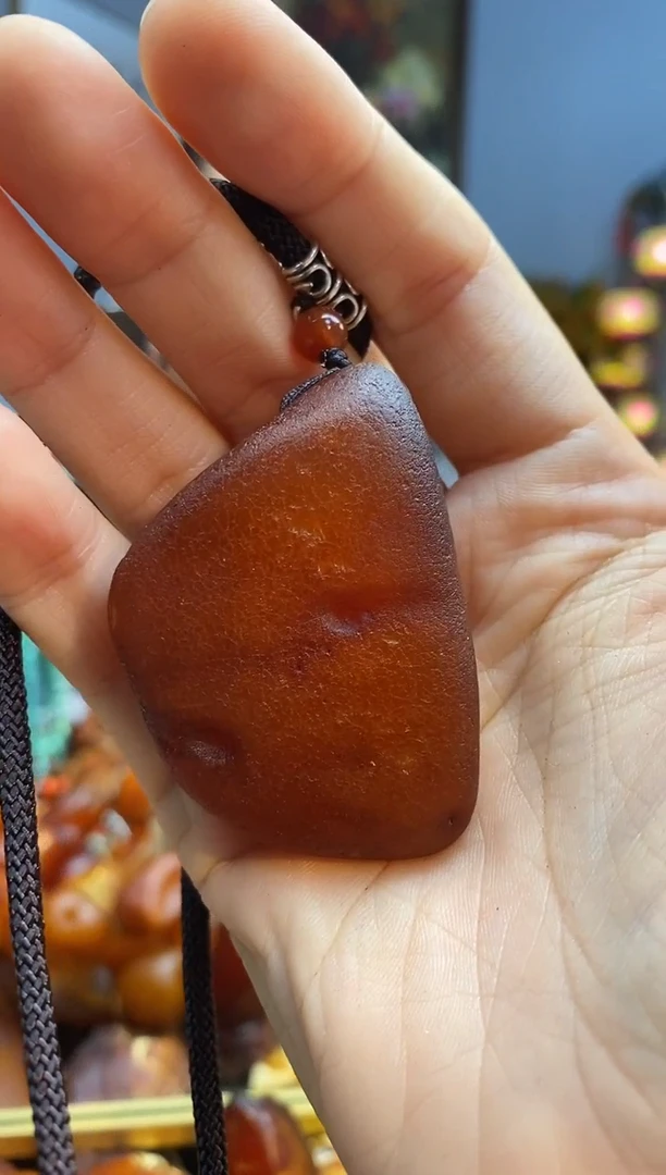 未镶嵌颈饰琥珀吊坠
