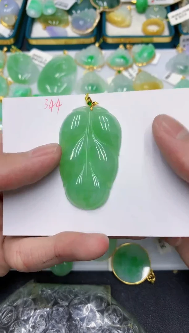 颈饰18K金镶嵌翡翠111111