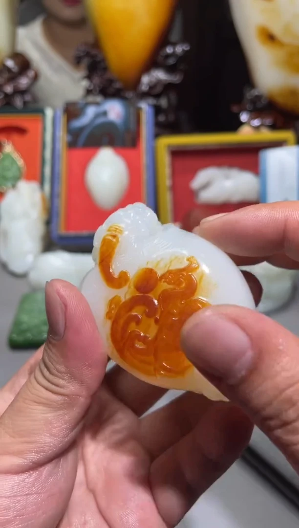 未镶嵌和田玉（糖玉）挂件王****.和田玉