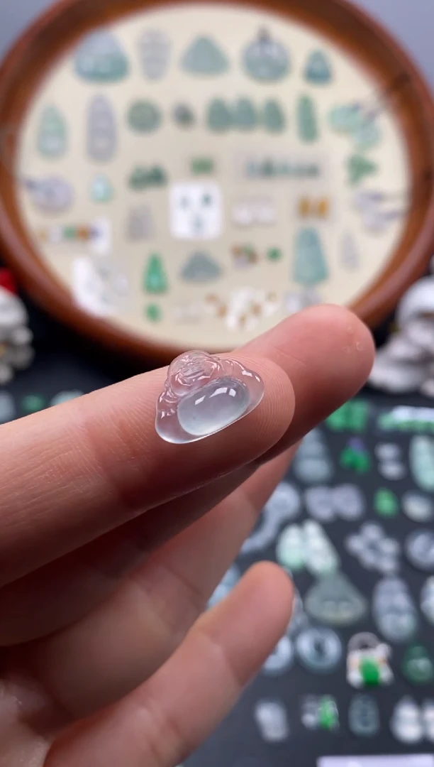 颈饰未镶嵌翡翠冰佛公/芬