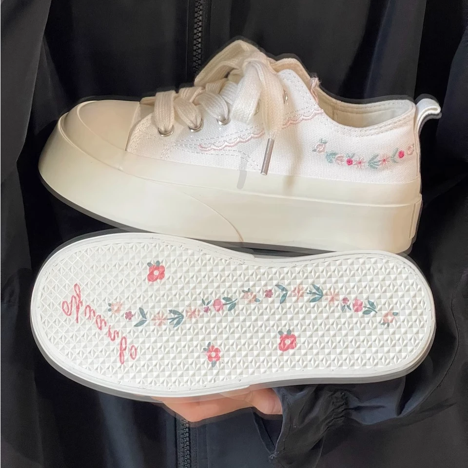 高颜值女款2025新款刺绣夏季薄款厚底帆布鞋小众配裙子超火小白鞋