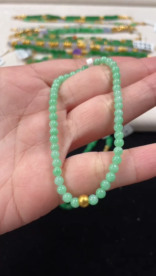 足金镶嵌手串翡翠一条   P352