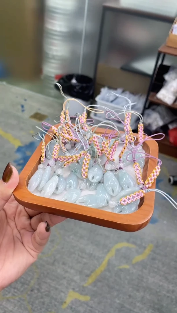 吊坠(不含链)未镶嵌翡翠抓钱    多样性发货发一件
