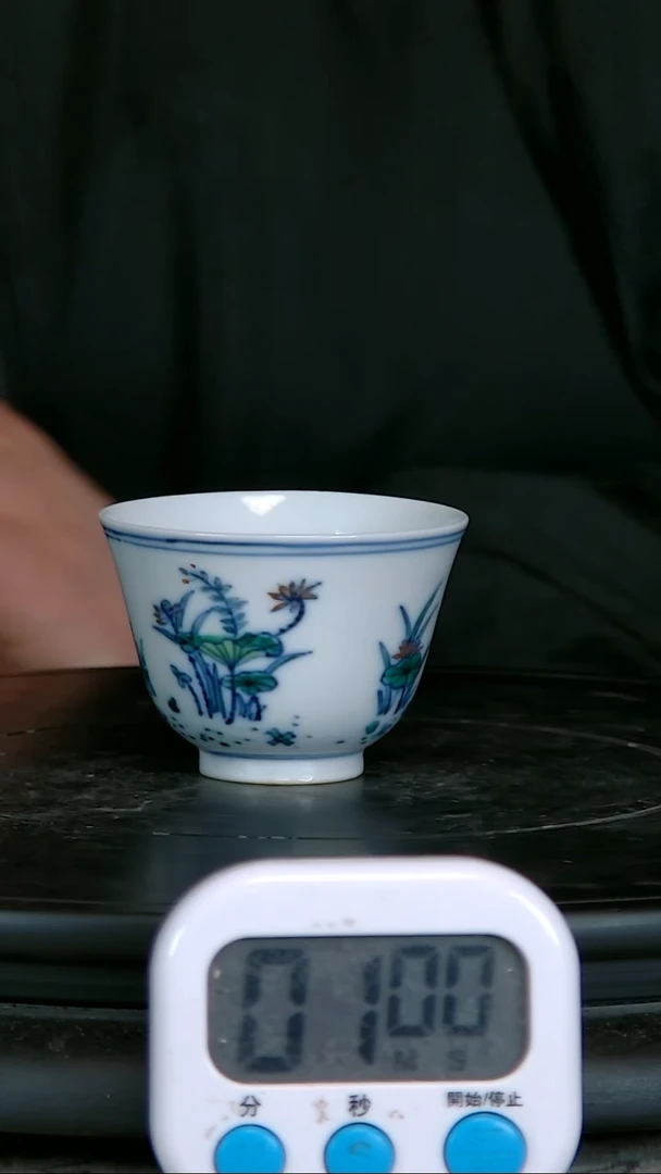 【闪购商品】杯斗彩精绘花卉图杯