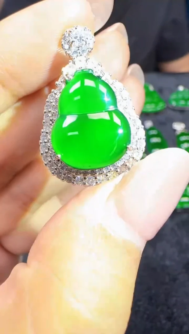 未镶嵌定制翡翠翡翠吊坠38