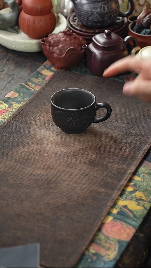 石黄刻绘见山紫砂手把杯