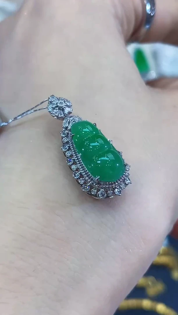 吊坠(不含链)18K金镶嵌翡翠B72