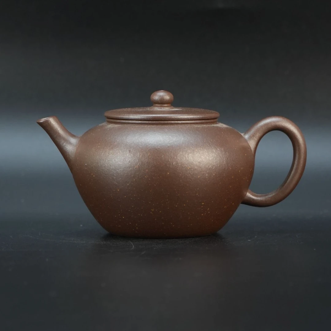 lot20747 819 周俊健 紫砂红降坡柴烧扁玉壶（200cc）