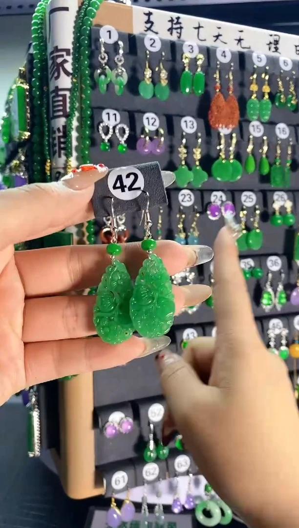 【闪购商品】翡翠耳饰银S925镶嵌42....