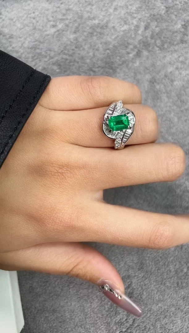 【闪购商品】祖母绿戒指铂Pt850镶嵌戒指