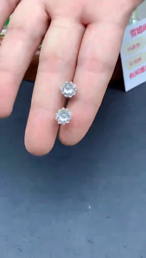 颈饰18K金镶嵌翡翠牛**?494-总价6050 分单3000