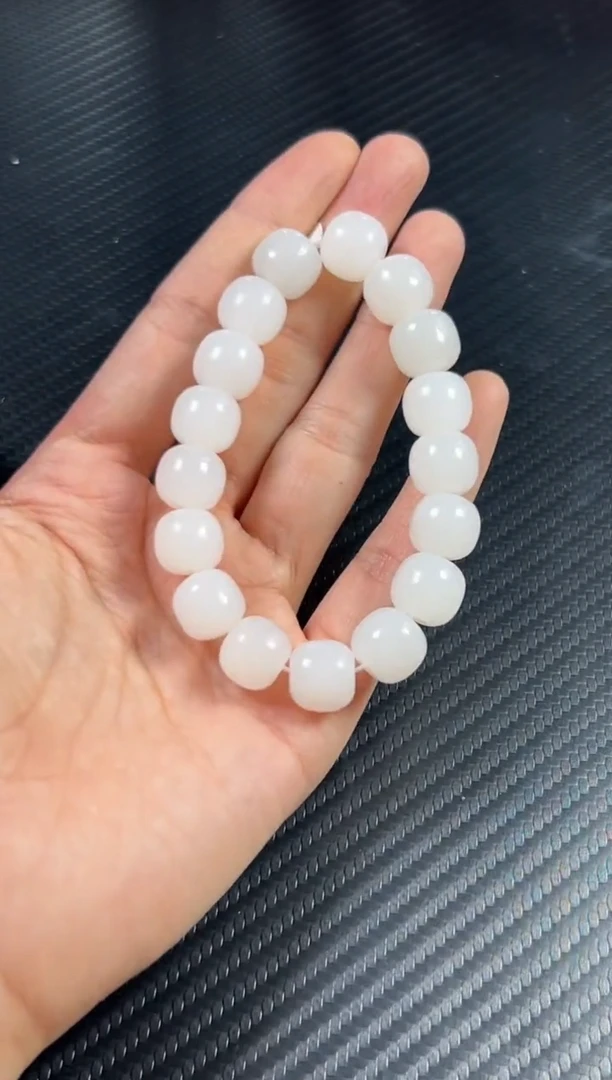 手串未镶嵌和田玉天泰微色差卡11*12jm