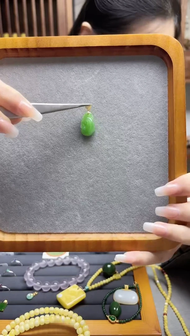 颈饰18K金镶嵌和田玉18K金碧玉如意吊坠QC赠链