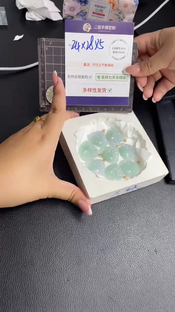 18K金镶嵌挂件翡翠阳春白雪佛公多样性发其一CP17配绳