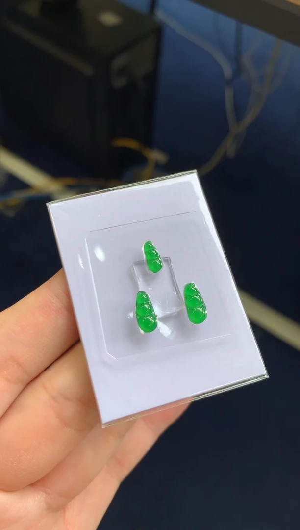 定制翡翠未镶嵌燕翡翠