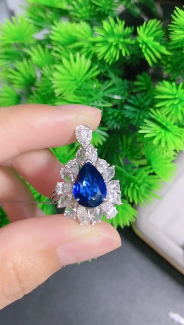 戒指蓝宝石18K金镶嵌.