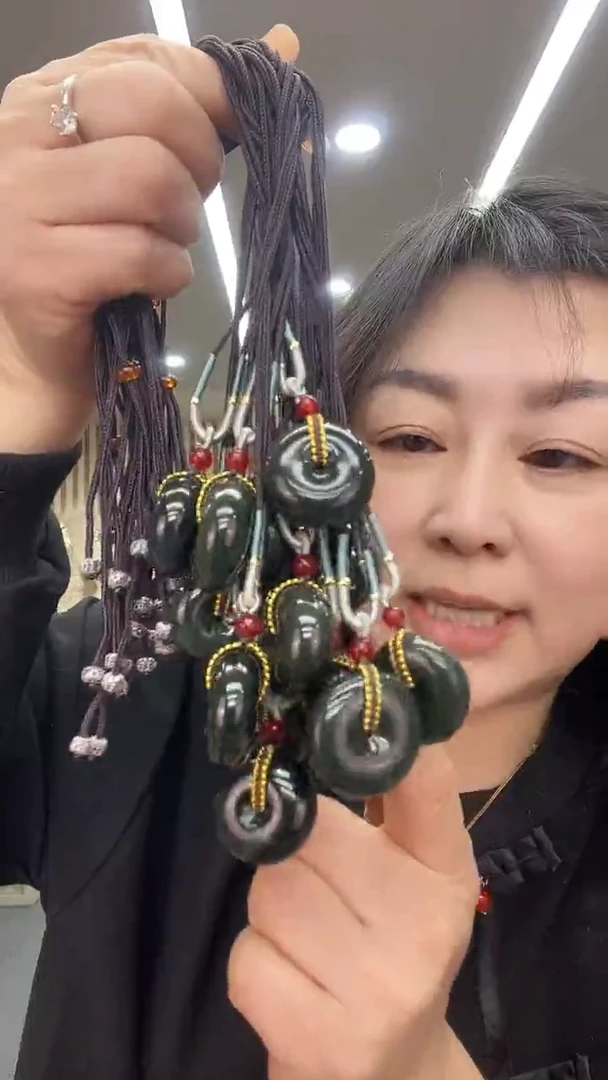 未镶嵌透闪石质玉挂件面包扣多样式发货随机发一