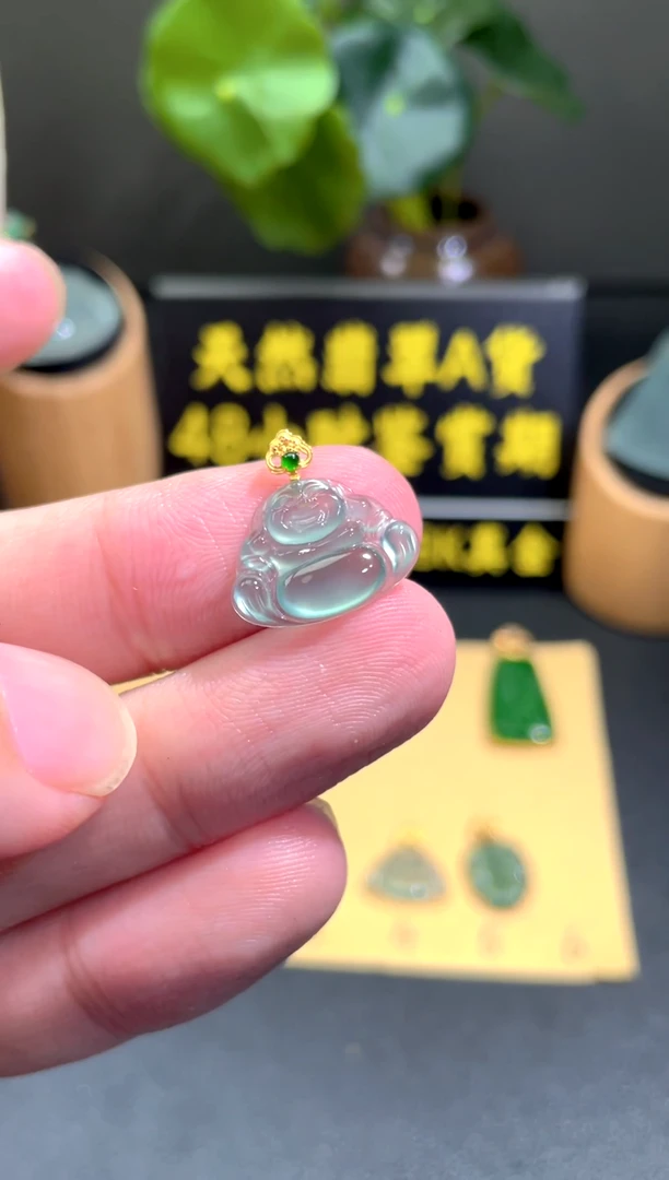 颈饰18K金镶嵌翡翠翡翠A货