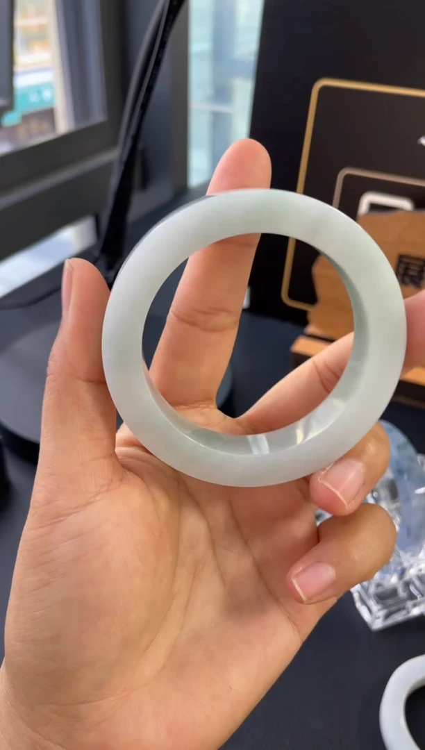 未镶嵌手镯定制翡翠手镯