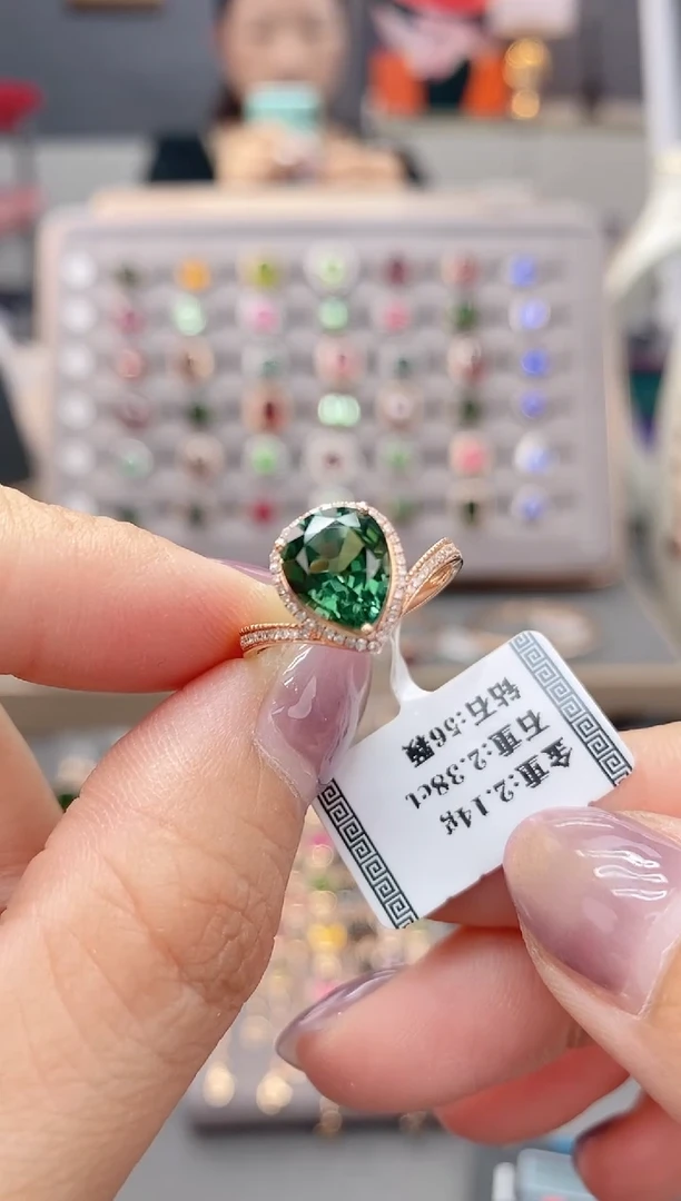 18K金镶嵌戒指碧玺2.38