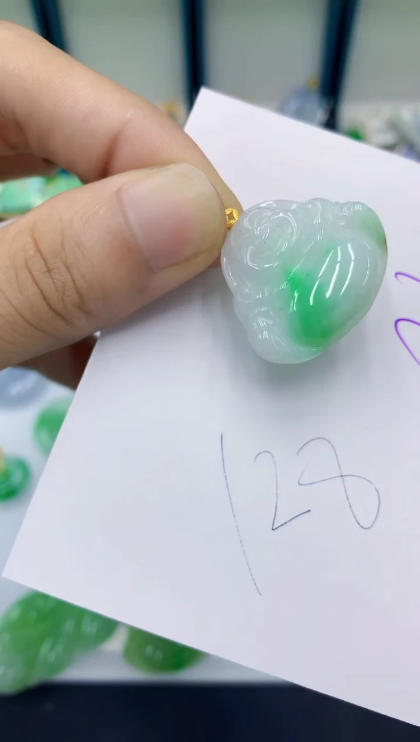 翡翠18K金镶嵌颈饰翡翠