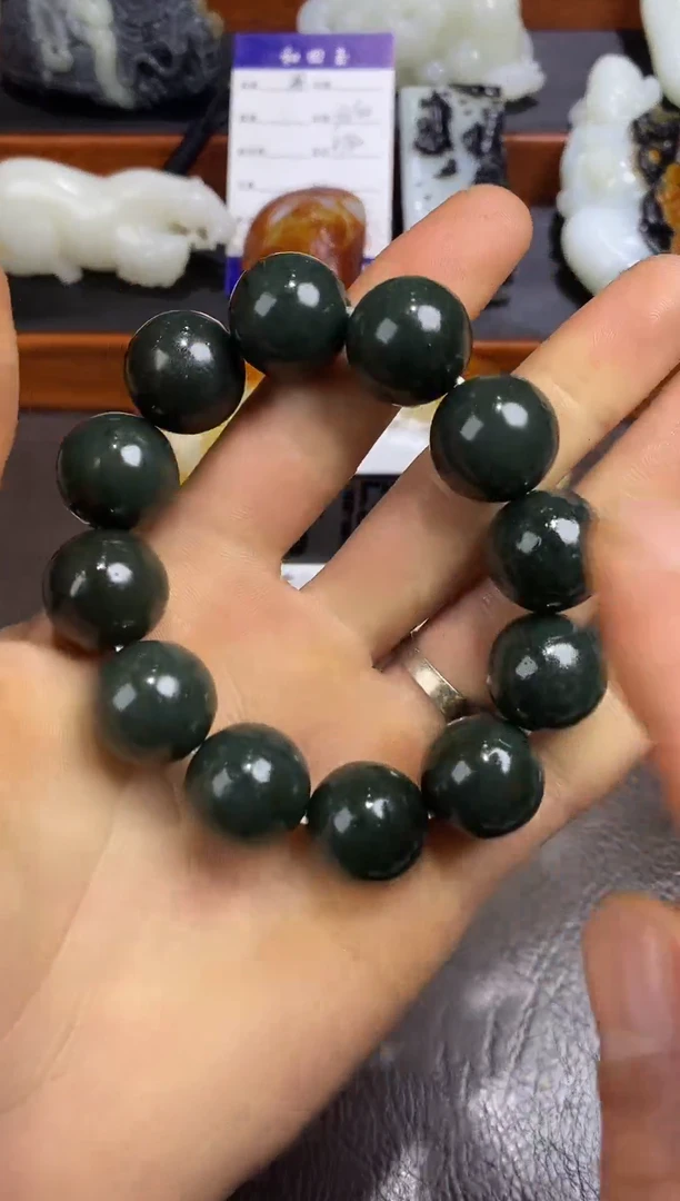 项链未镶嵌和田玉花**季和田玉