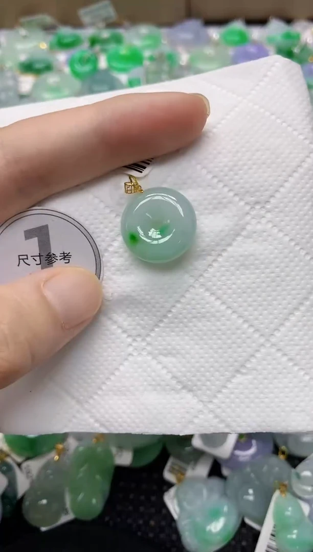 翡翠18K金镶嵌颈饰11111111