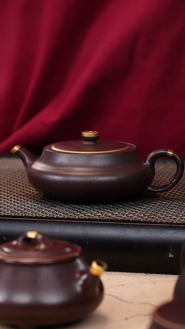 茶壶紫砂四号井茄皮紫泥描金桑盘180cc