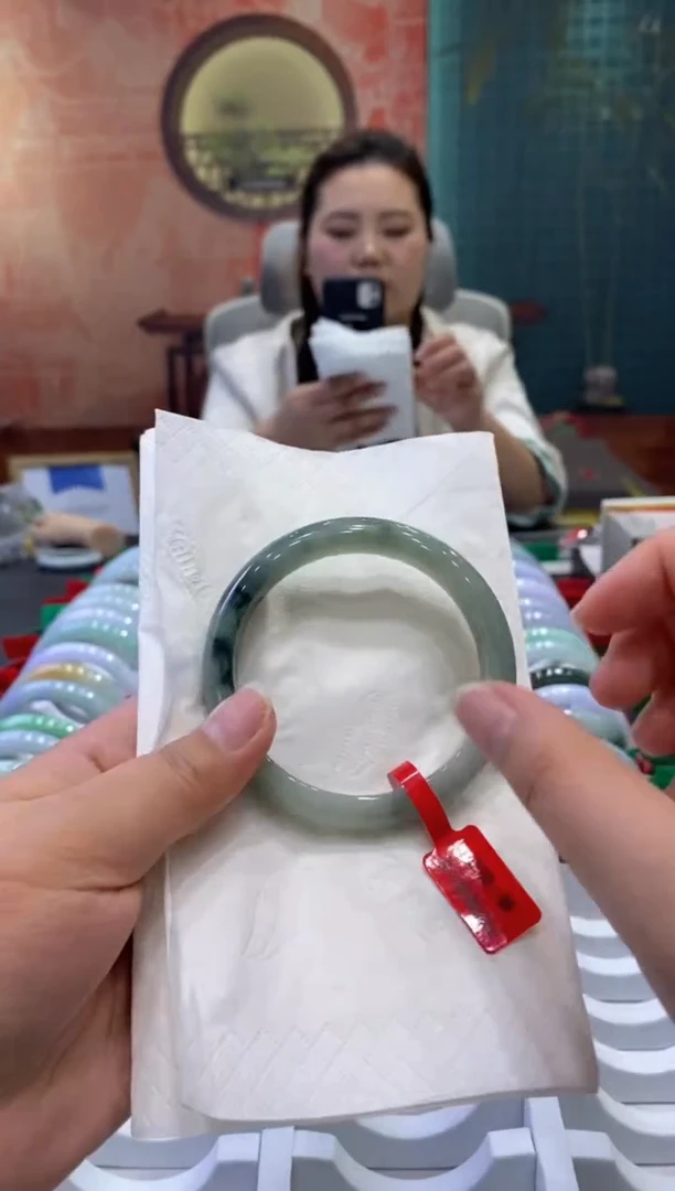 【闪购商品】翡翠手镯未镶嵌多人0008106