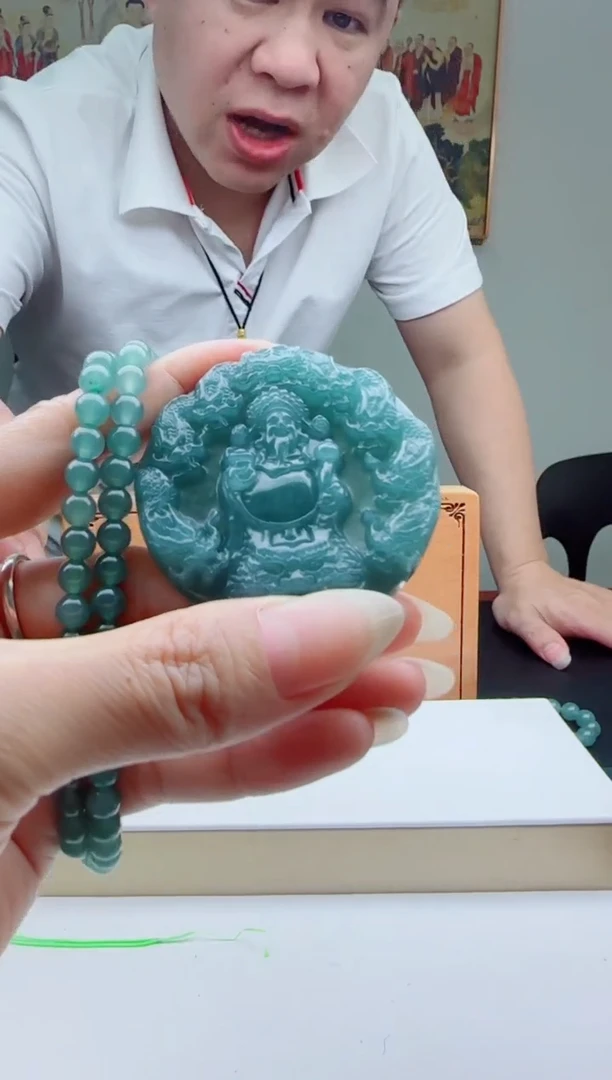 翡翠未镶嵌颈饰多样性发其一