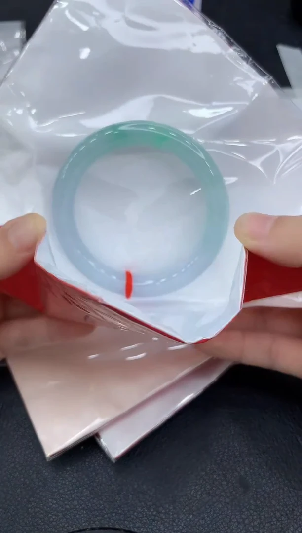 未镶嵌手镯翡翠?****贝1