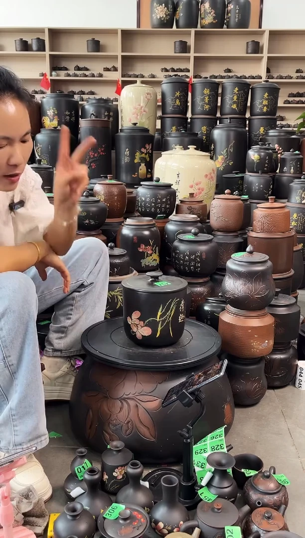 罐瑕疵茶叶罐   彩填小五饼  437
