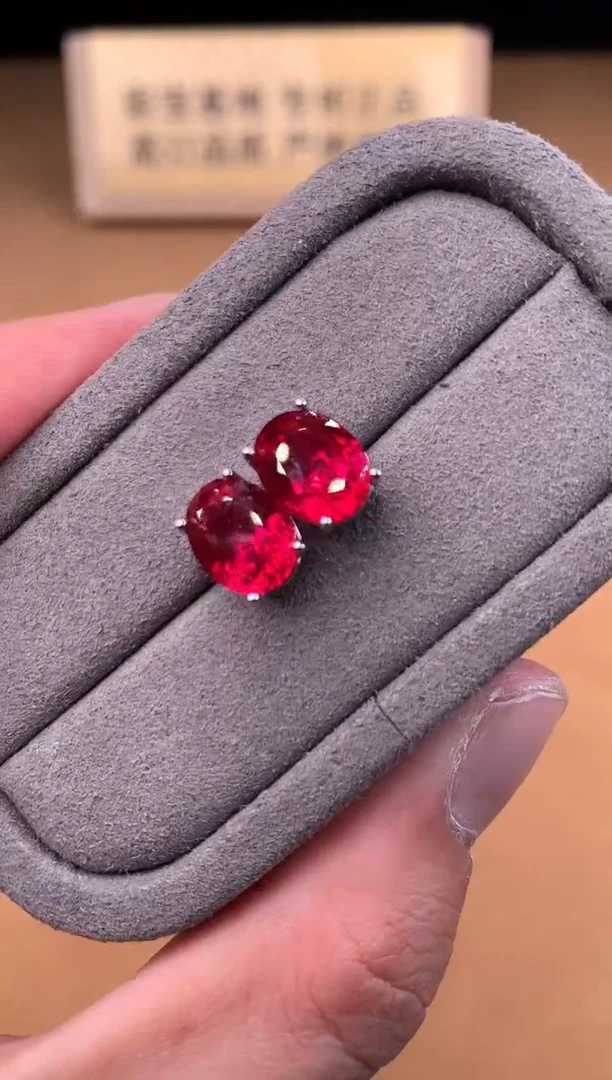 银S925镶嵌耳钉红宝石2222