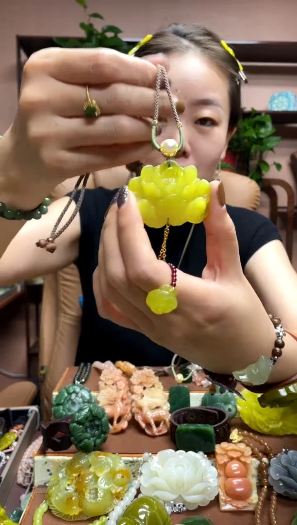 未镶嵌岫玉吊坠·